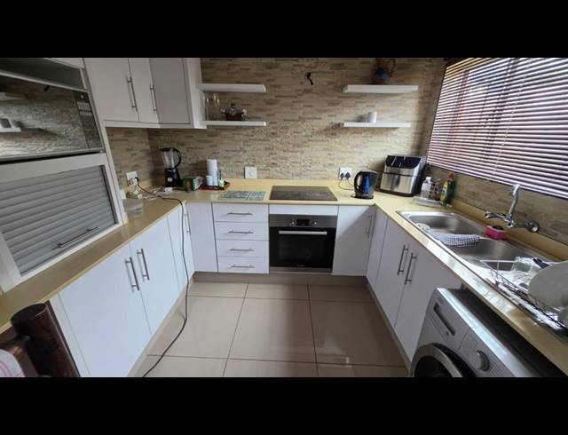 3 BEDROOM SIMPLEX FOR SALE IN ESCOMBE